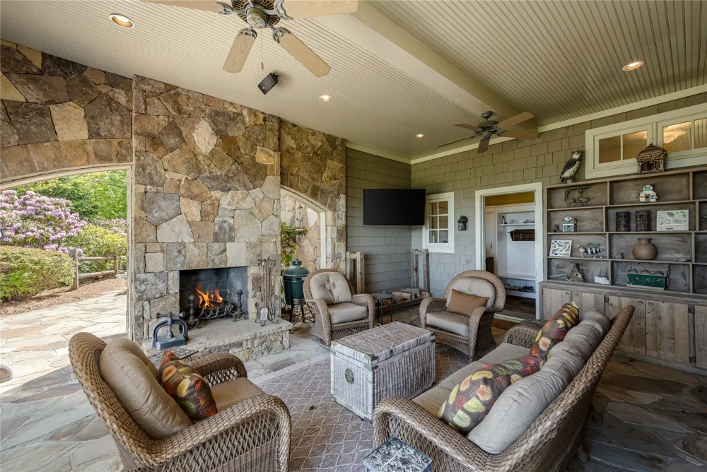 250 Meadow Ridge Drive Lake Toxaway, NC 28747