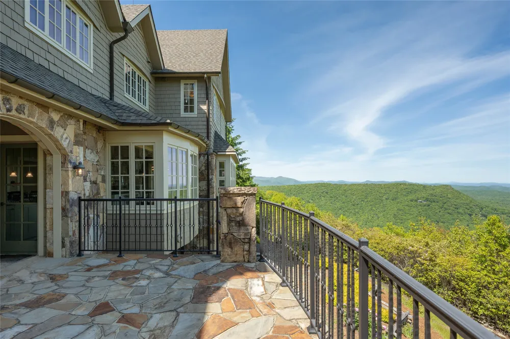 250 Meadow Ridge Drive Lake Toxaway, NC 28747