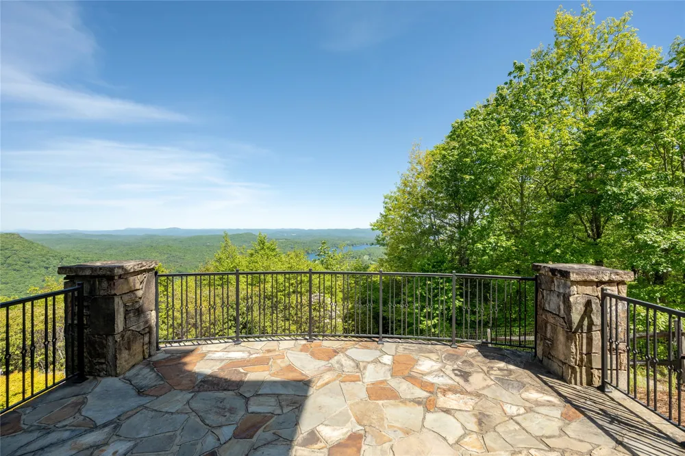 250 Meadow Ridge Drive Lake Toxaway, NC 28747