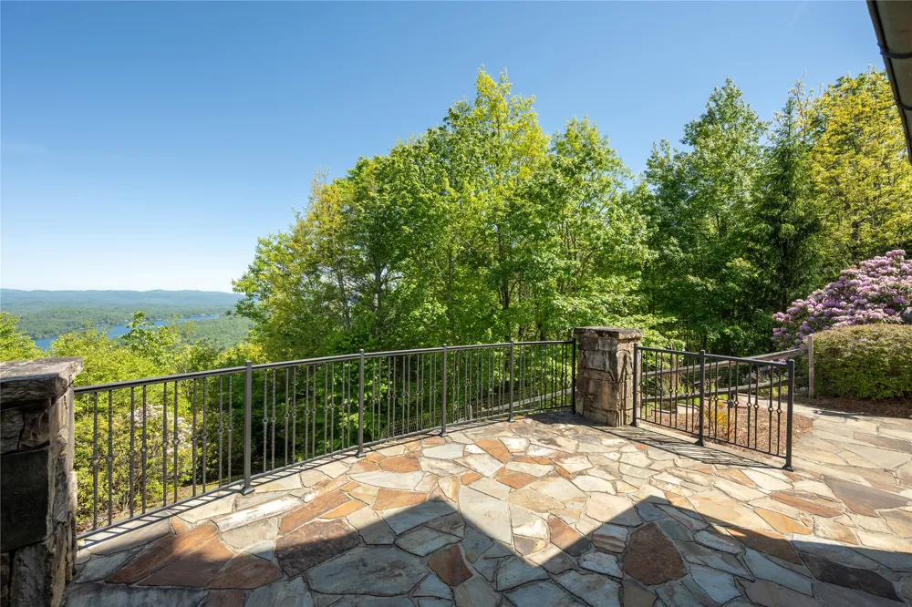 250 Meadow Ridge Drive Lake Toxaway, NC 28747