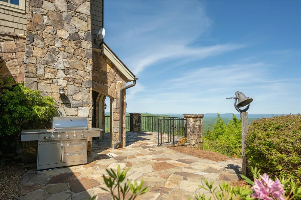 250 Meadow Ridge Drive Lake Toxaway, NC 28747