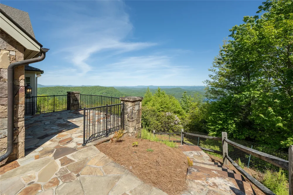 250 Meadow Ridge Drive Lake Toxaway, NC 28747