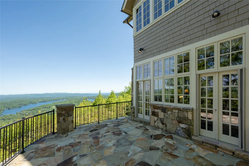 250 Meadow Ridge Drive Lake Toxaway, NC 28747