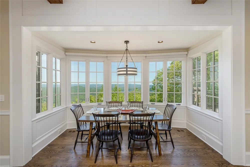 250 Meadow Ridge Drive Lake Toxaway, NC 28747