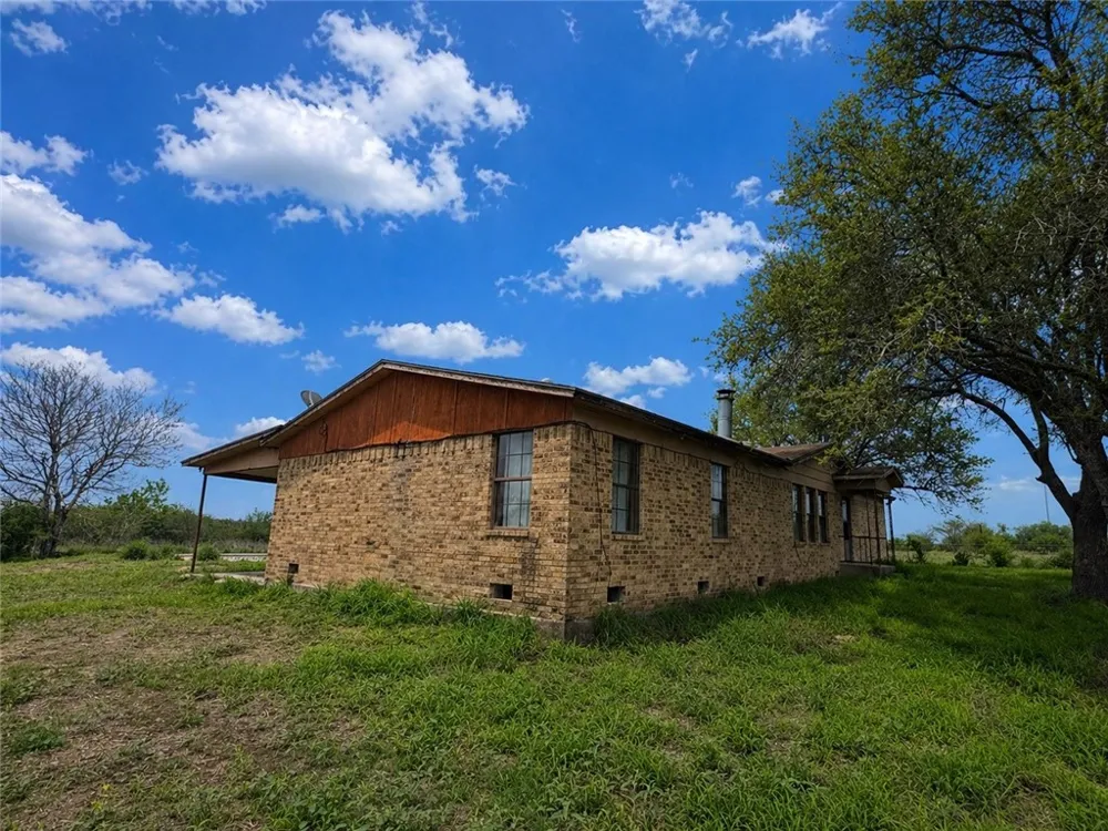 994 CR 170 Alice, TX 78332