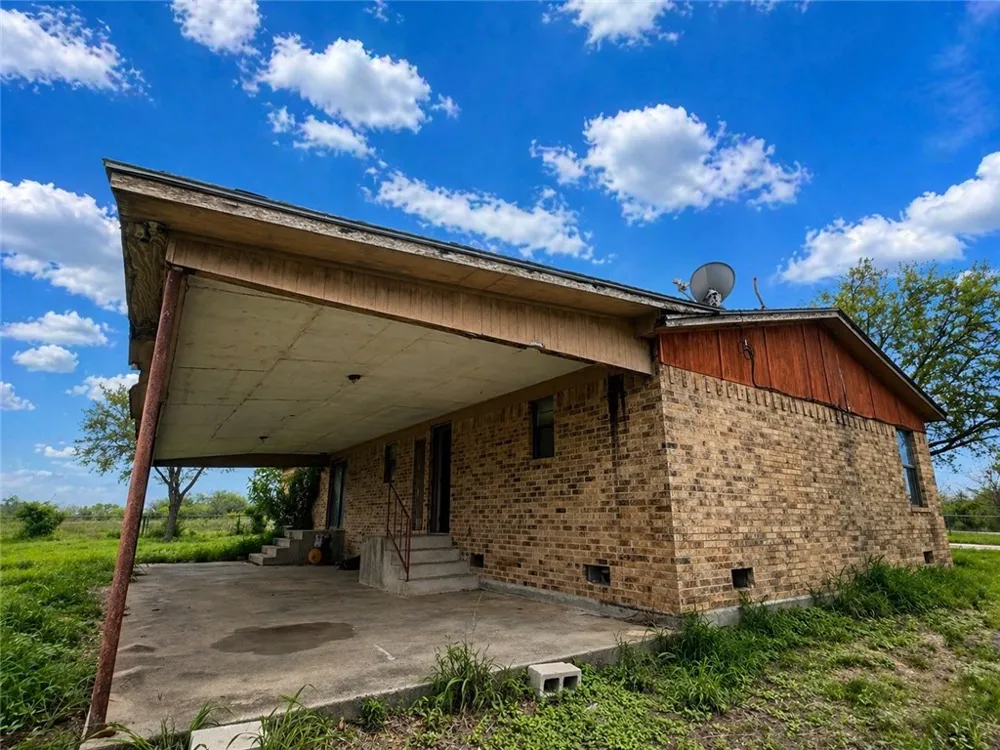 994 CR 170 Alice, TX 78332