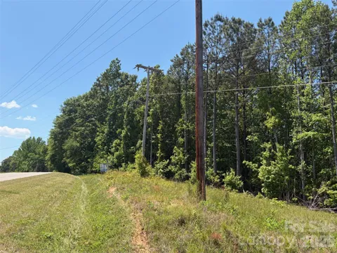 8 AC Lockhart Highway