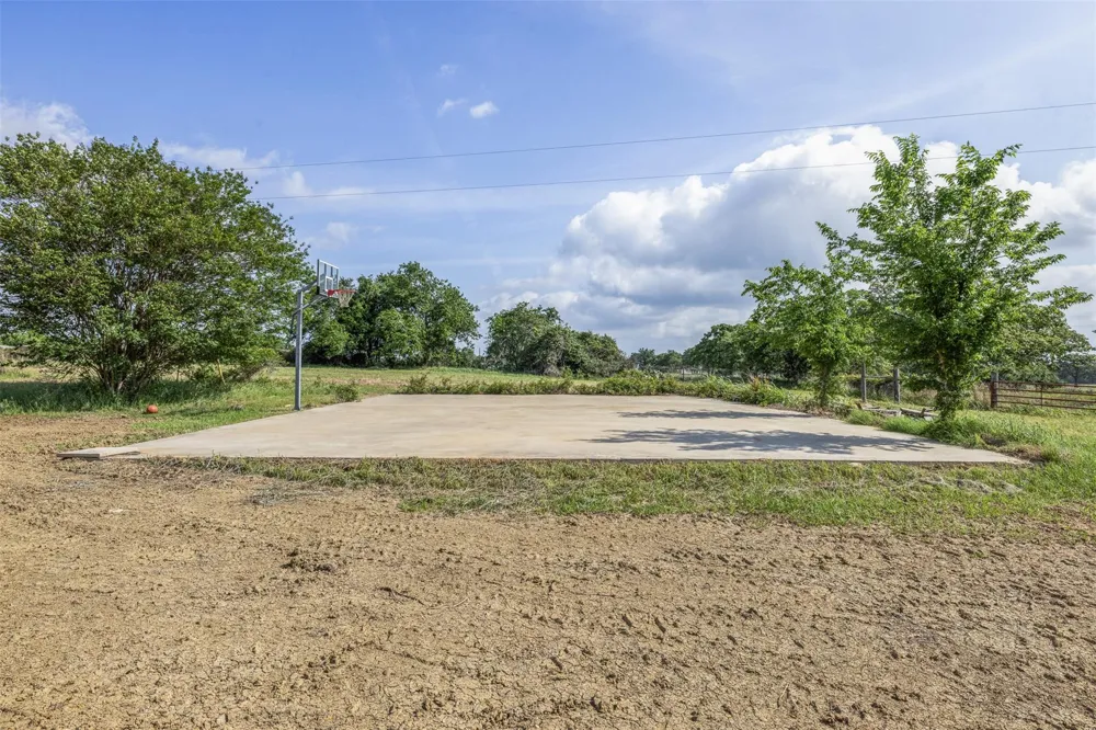 5505 S Farm To Market 486 Thorndale, TX 76577