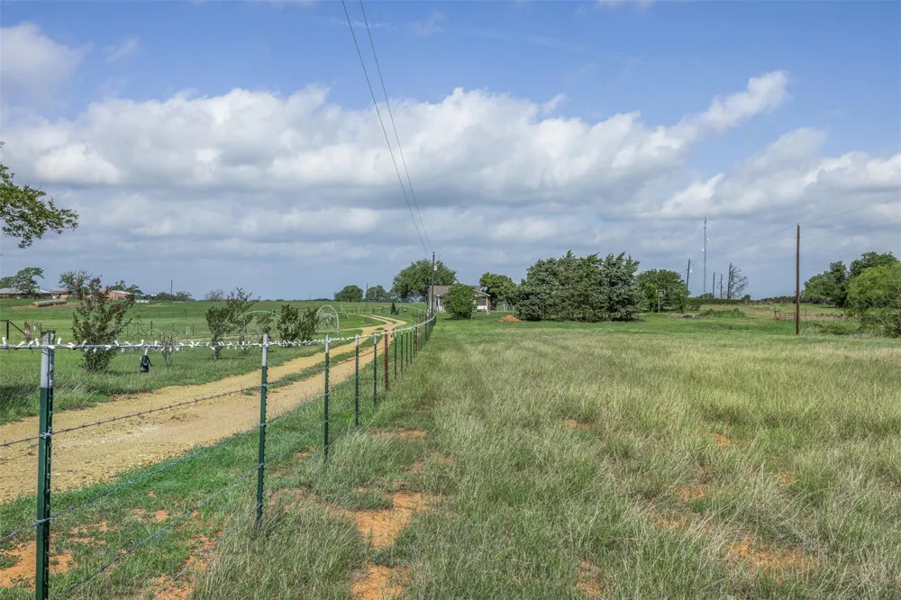 5505 S Farm To Market 486 Thorndale, TX 76577