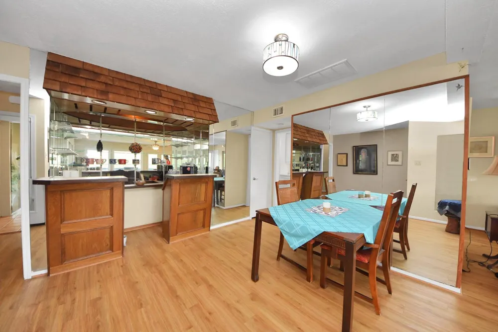 2117 Casa Rio Circle Dickinson, TX 77539