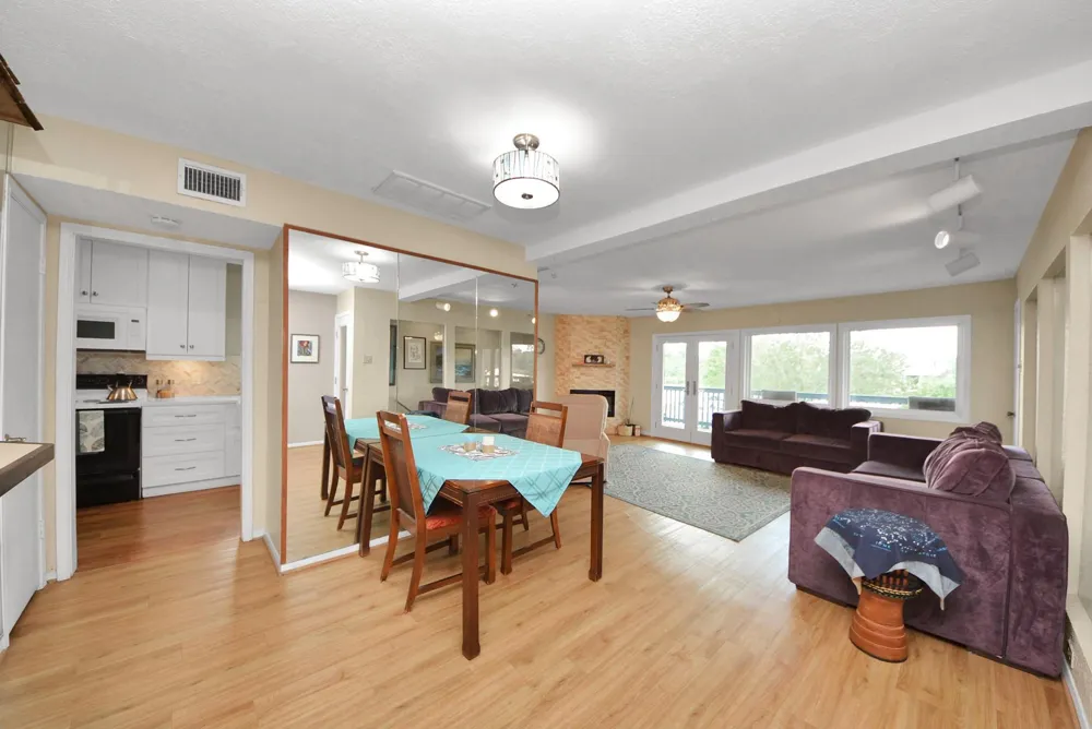 2117 Casa Rio Circle Dickinson, TX 77539