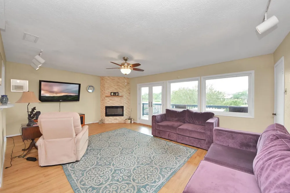 2117 Casa Rio Circle Dickinson, TX 77539