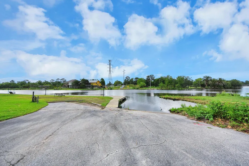 2117 Casa Rio Circle Dickinson, TX 77539
