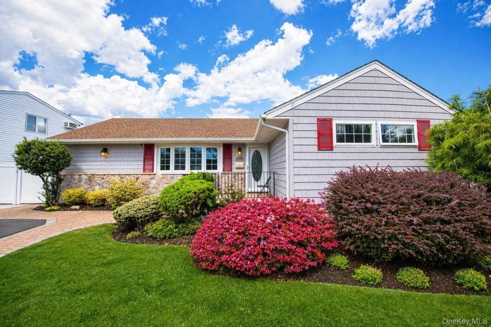 65 Cheshire Road Bethpage, NY 11714