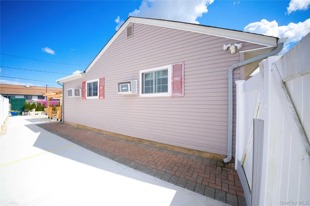 65 Cheshire Road Bethpage, NY 11714