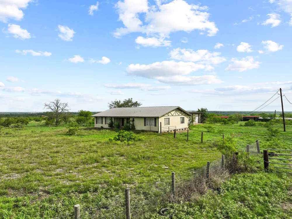 14104 Hokanson Road Del Valle, TX 78617