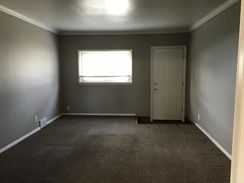 9458 Chamberlain Street Romulus, MI 48174