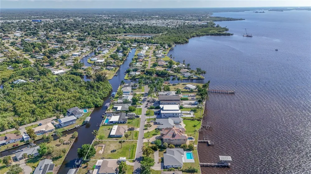 116 E NORTH SHORE AVENUE North Fort Myers, FL 33917