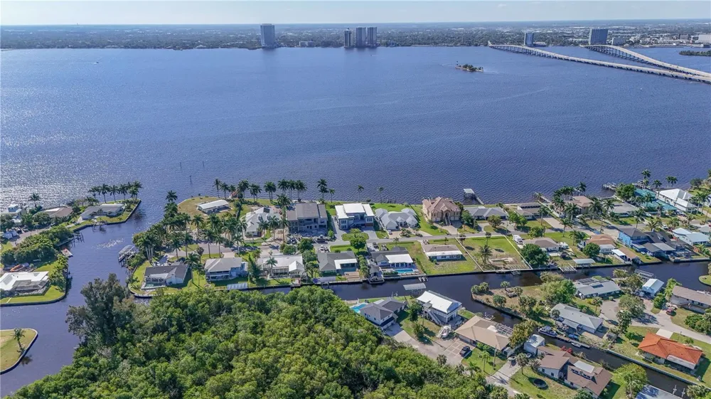 116 E NORTH SHORE AVENUE North Fort Myers, FL 33917