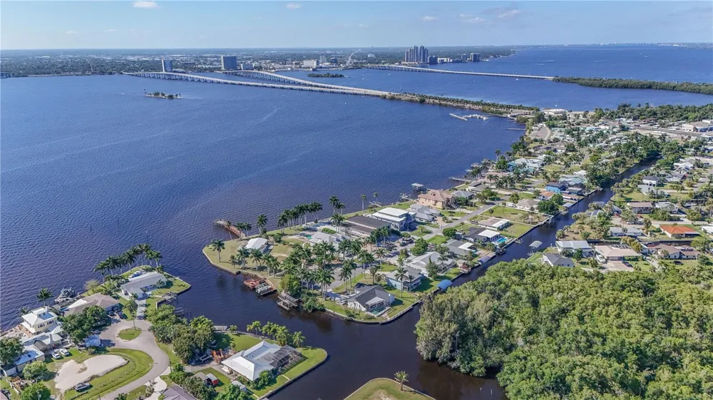 116 E NORTH SHORE AVENUE North Fort Myers, FL 33917