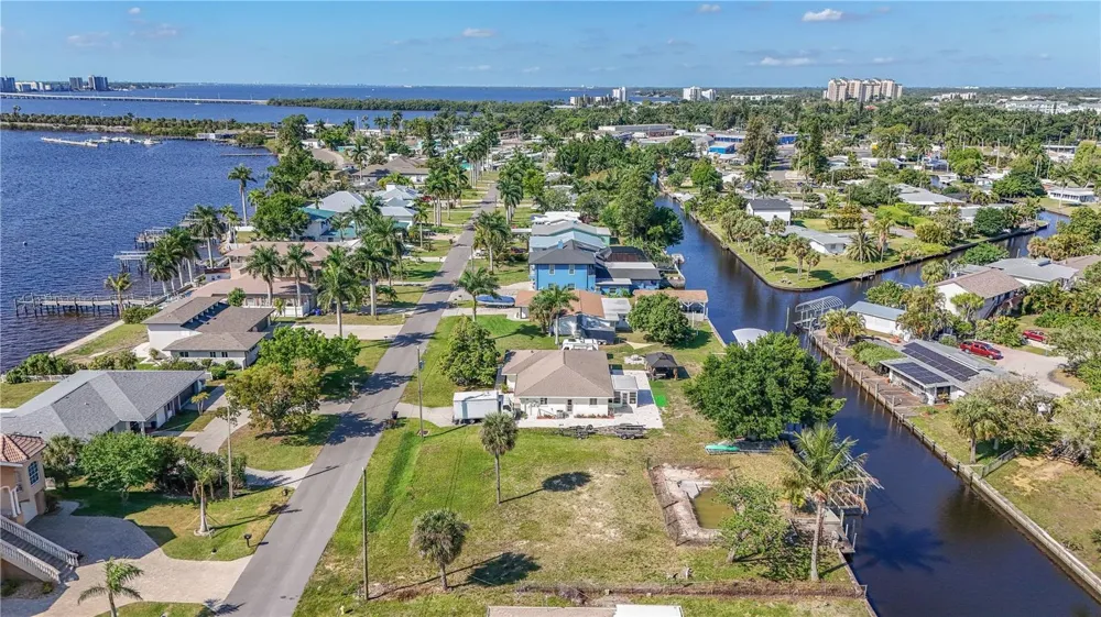 116 E NORTH SHORE AVENUE North Fort Myers, FL 33917