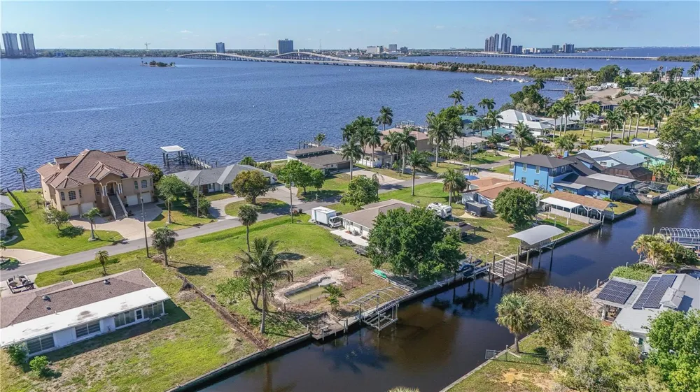 116 E NORTH SHORE AVENUE North Fort Myers, FL 33917