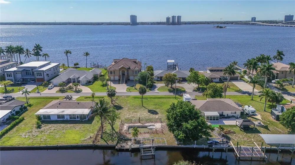 116 E NORTH SHORE AVENUE North Fort Myers, FL 33917