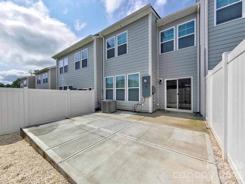 915 Emma Kate Court Lake Wylie, SC 29710