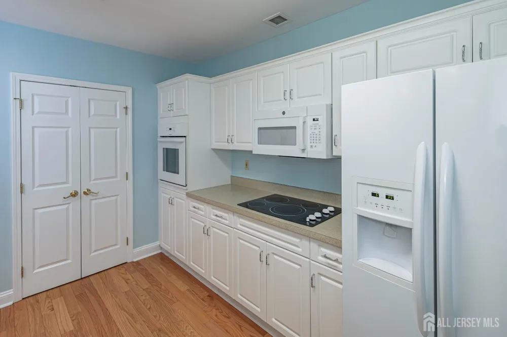 2033 Windrow Drive Middlesex, NJ 08540