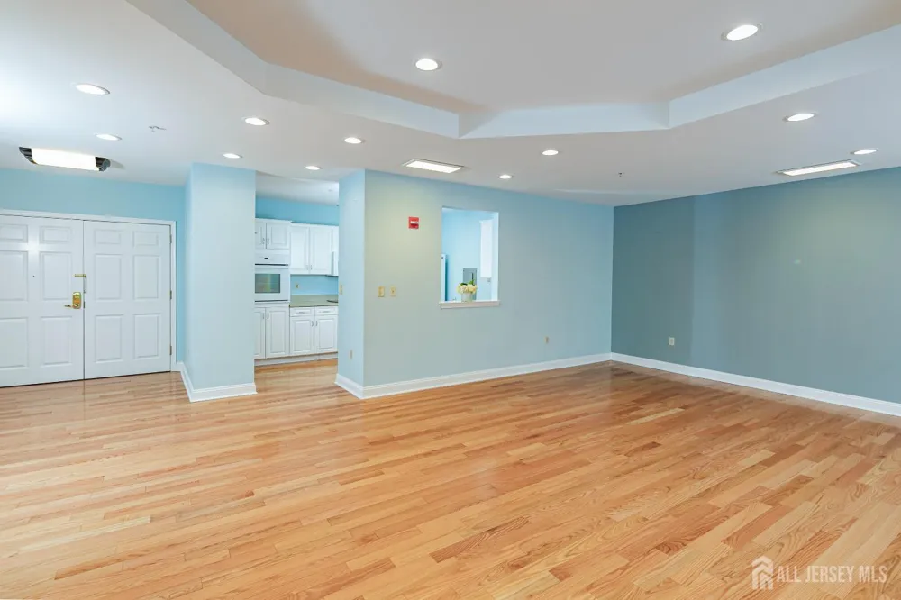 2033 Windrow Drive Middlesex, NJ 08540