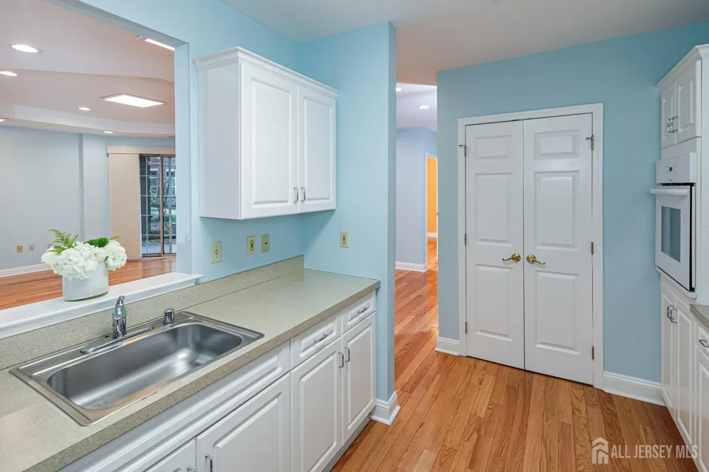 2033 Windrow Drive Middlesex, NJ 08540