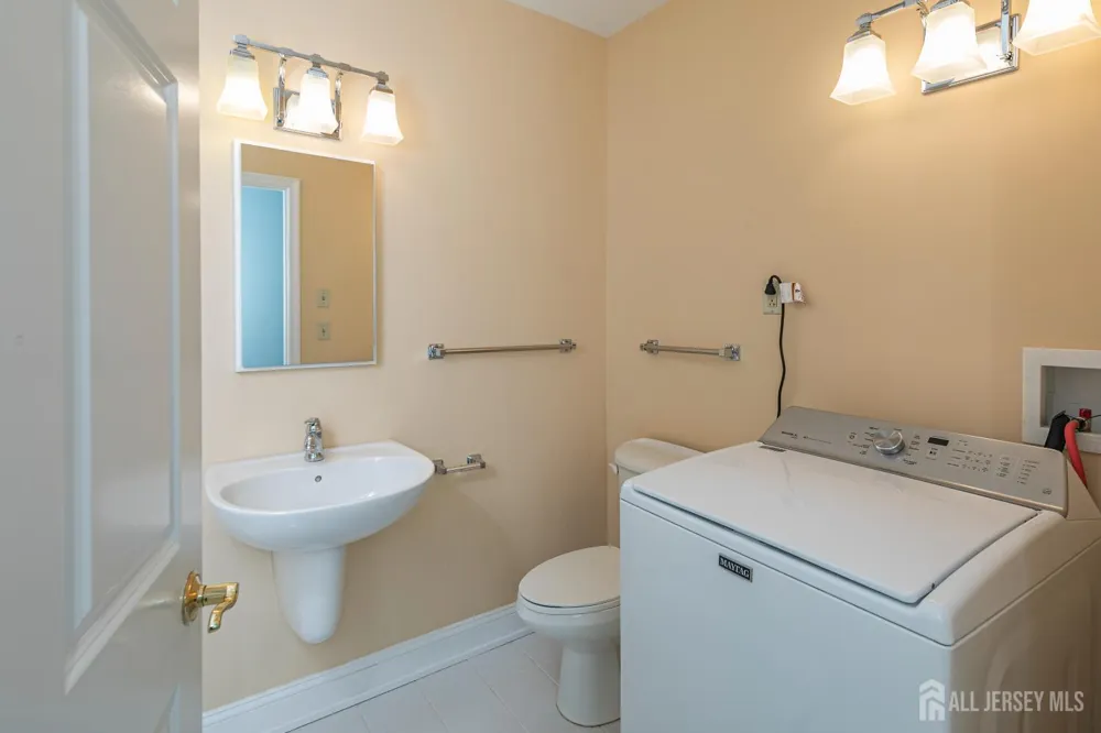 2033 Windrow Drive Middlesex, NJ 08540