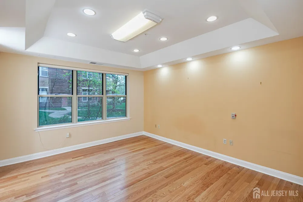 2033 Windrow Drive Middlesex, NJ 08540