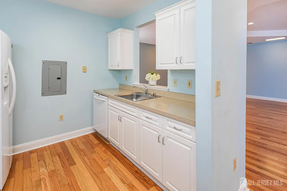 2033 Windrow Drive Middlesex, NJ 08540