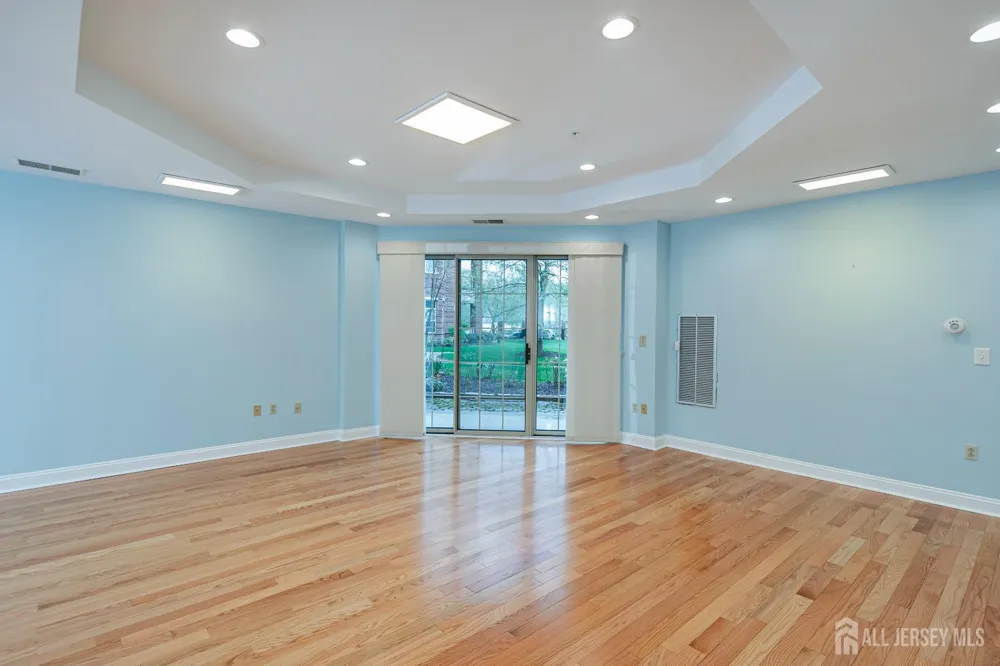 2033 Windrow Drive Middlesex, NJ 08540