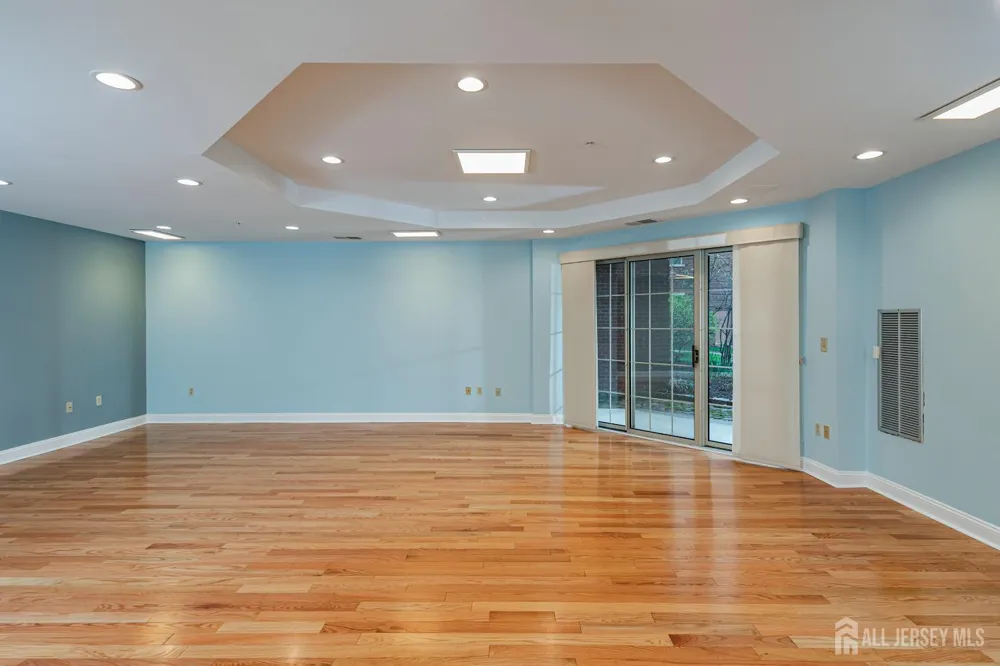 2033 Windrow Drive Middlesex, NJ 08540
