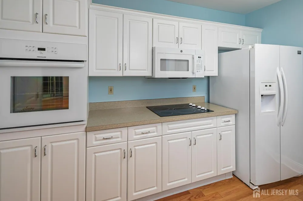 2033 Windrow Drive Middlesex, NJ 08540