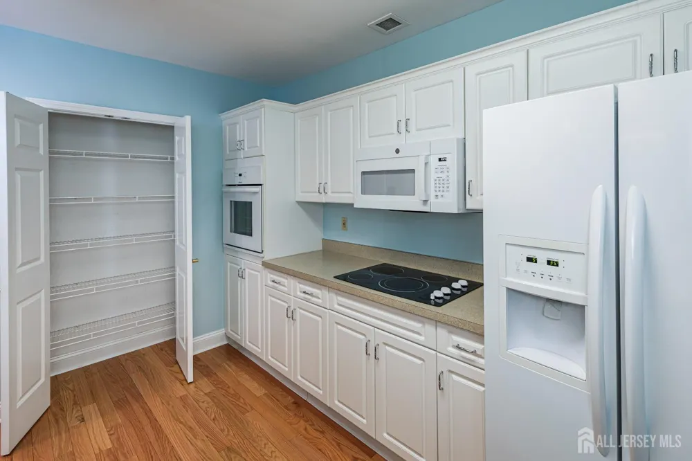 2033 Windrow Drive Middlesex, NJ 08540