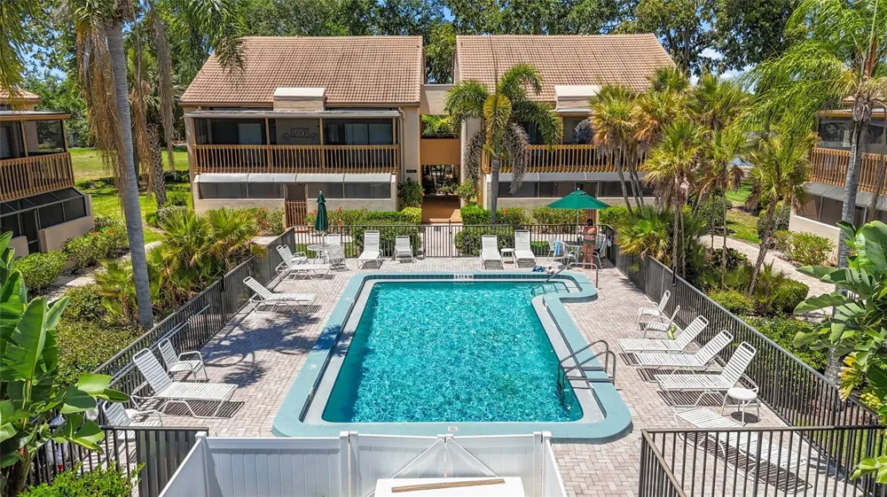 3033 WILLOW GREEN #10 Sarasota, FL 34235
