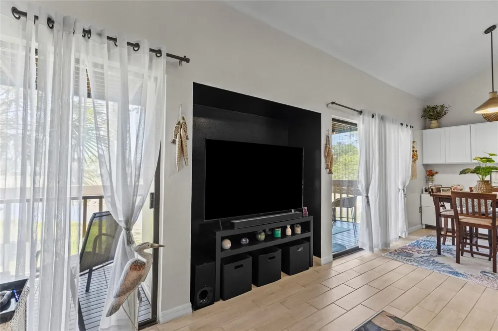 3033 WILLOW GREEN #10 Sarasota, FL 34235