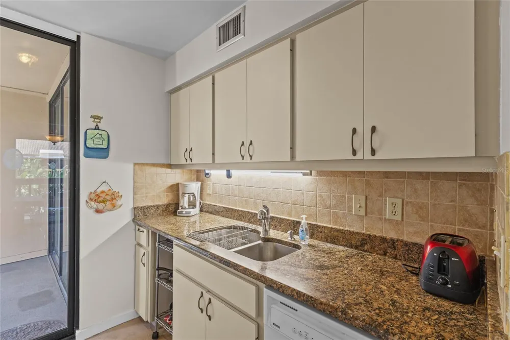 3033 WILLOW GREEN #10 Sarasota, FL 34235