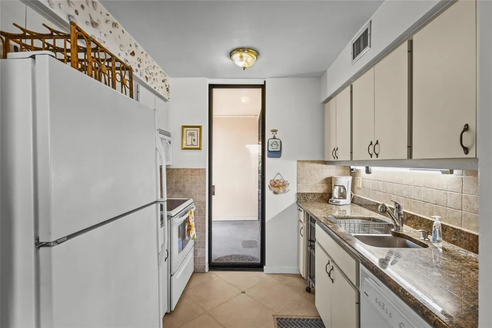 3033 WILLOW GREEN #10 Sarasota, FL 34235