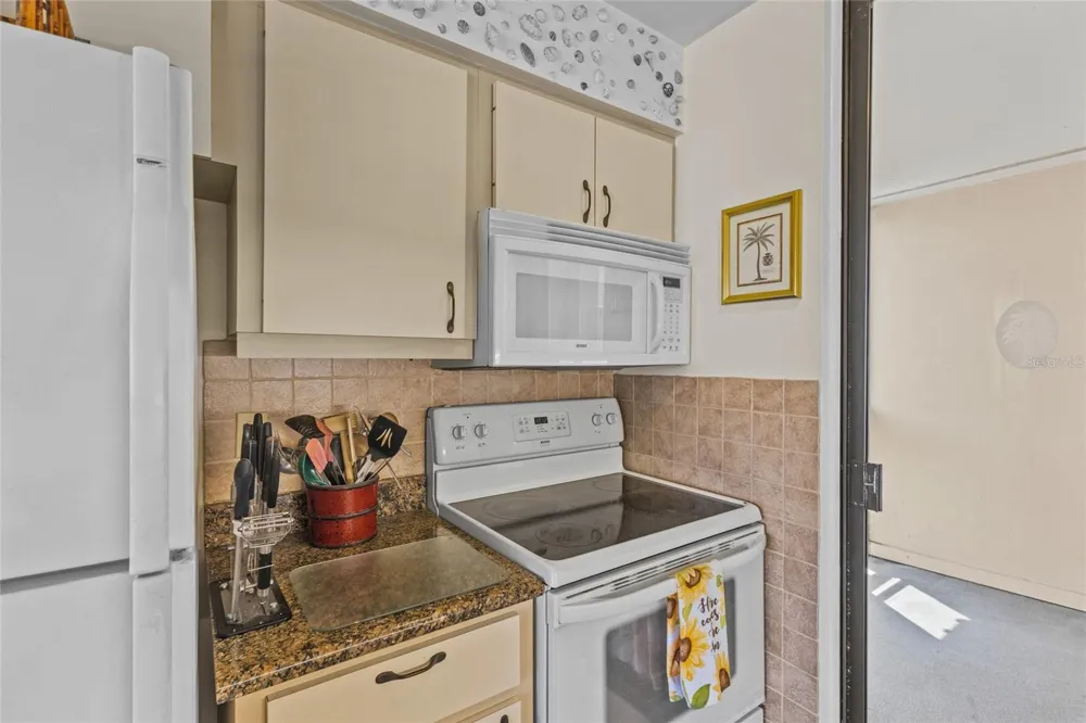 3033 WILLOW GREEN #10 Sarasota, FL 34235
