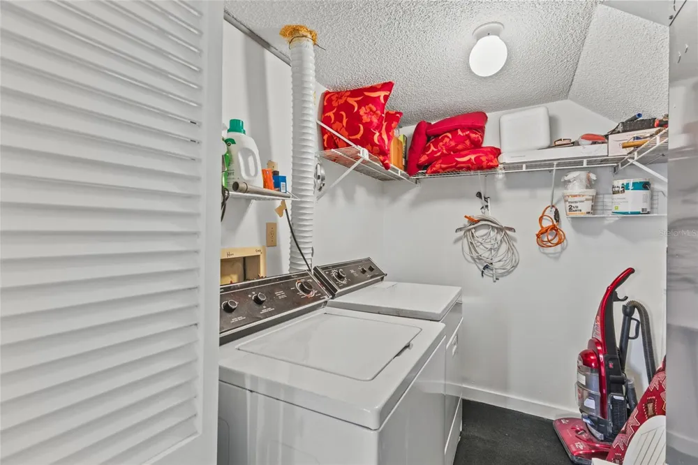3033 WILLOW GREEN #10 Sarasota, FL 34235