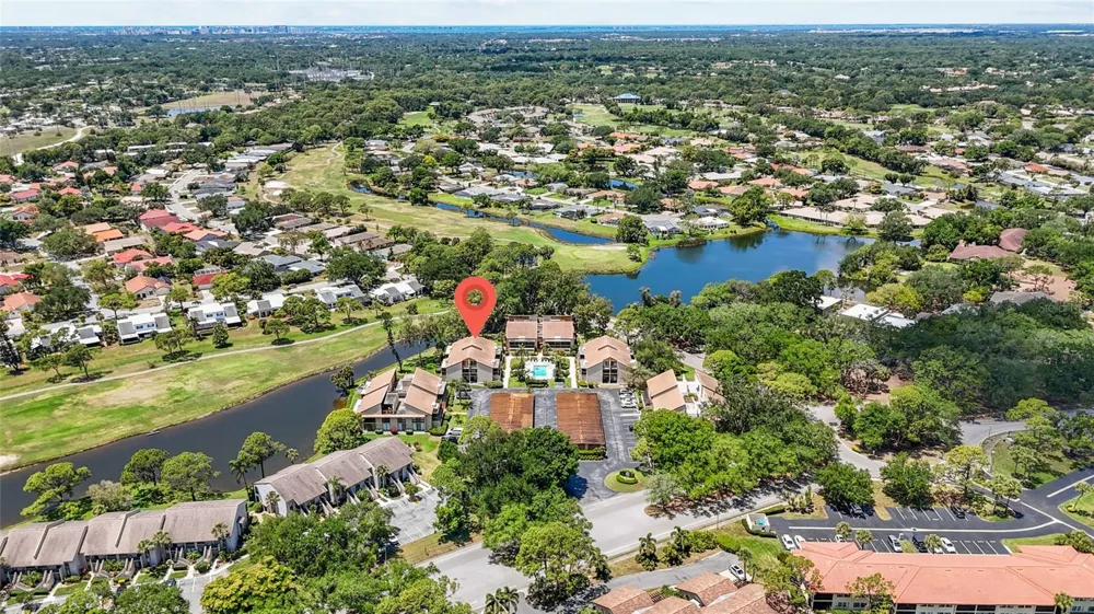 3033 WILLOW GREEN #10 Sarasota, FL 34235