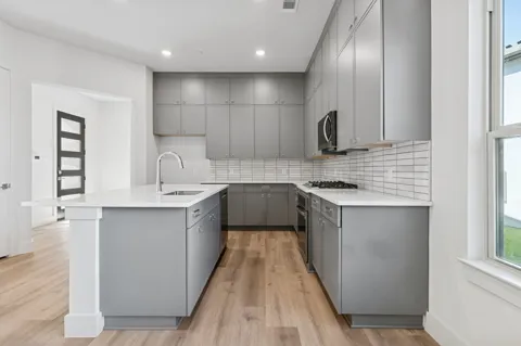 452 Waters Edge Drive #822