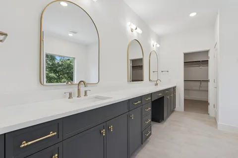 452 Waters Edge Drive #823