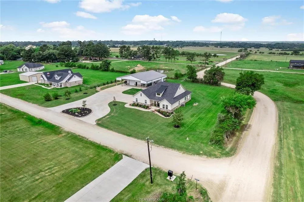 914 Axis Lane Franklin, TX 77856