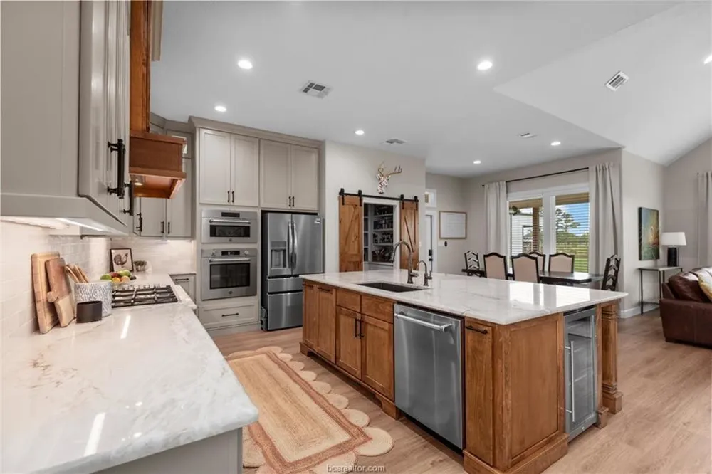 914 Axis Lane Franklin, TX 77856