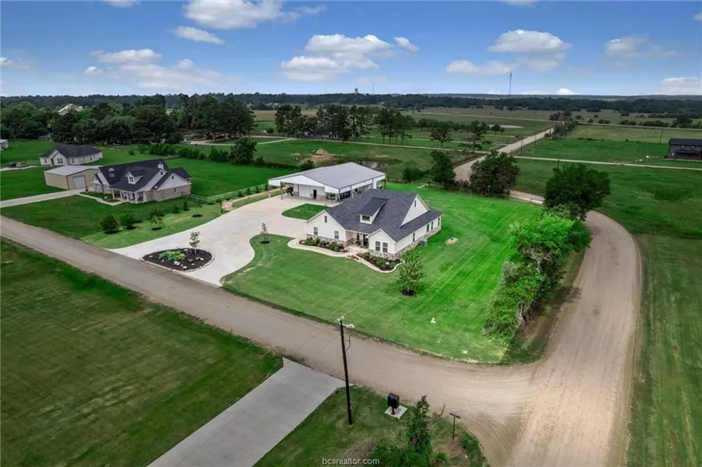 914 Axis Lane Franklin, TX 77856